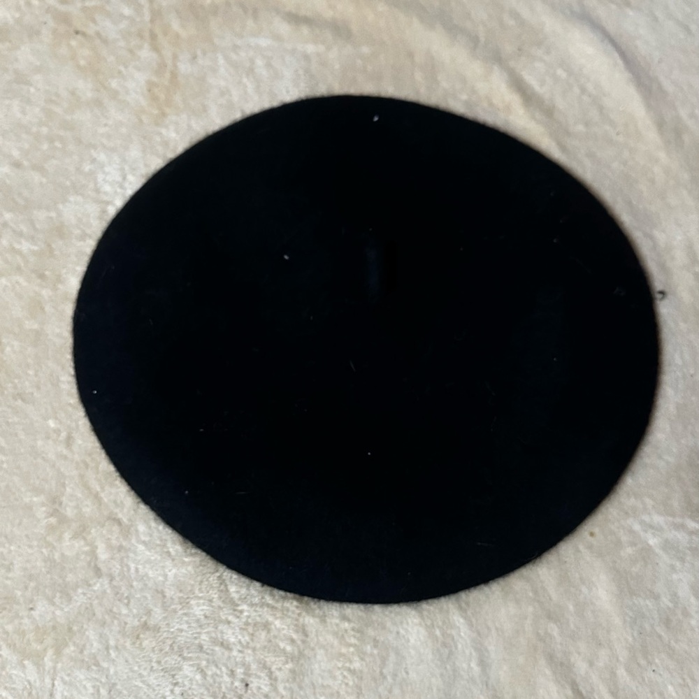 NWOT Plain Black Beret